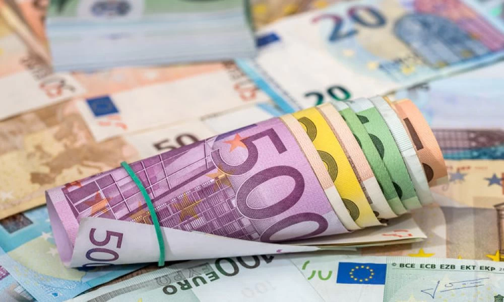 Χριστουγεννιάτικα «δώρα» σε 2 εκατ. δικαιούχους - Μπαράζ πληρωμών μέχρι τέλη Δεκεμβρίου